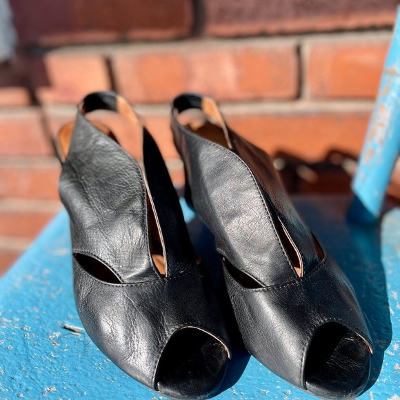 Atelier leather heels (Nordstroms) 38 - Picture 1 of 9